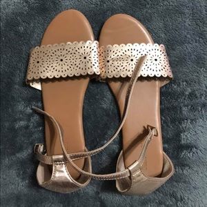 Old Navy Sandals size 5 (big girls)